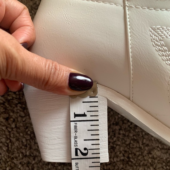 Wet kiss white cowboy boots size 8 1/2. Wear it only once. - Picture 6 of 8